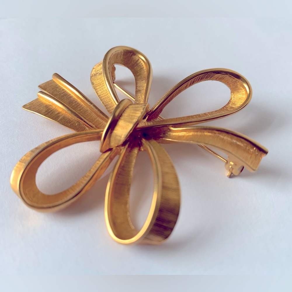 Vintage Monet Gold Tone Textured Bow Ribbon Brooch 1980s Fashion